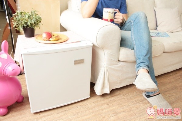 美國 FRIGIDAIRE 富及第 31L 立式冷凍櫃