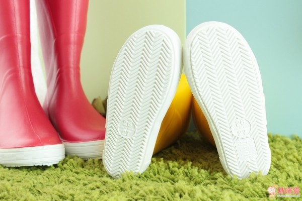 法國製 Méduse，好穿脫，材質經歐盟認證安全無毒