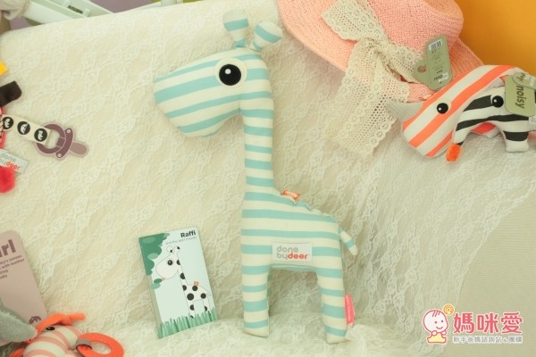 DONE BY DEER 床邊玩具系列