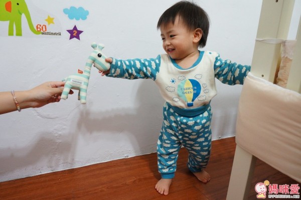 DONE BY DEER 床邊玩具系列