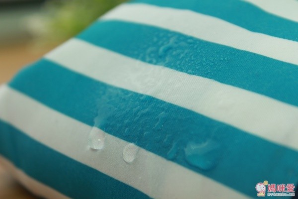 La Chiave 可收納連帽防風外套