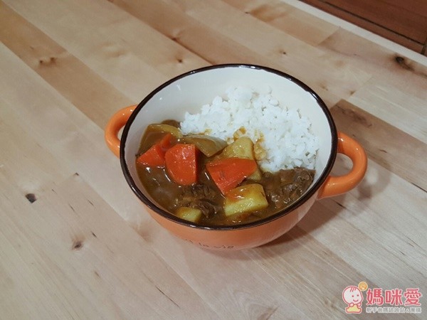 IZUMI 三人份精緻隨行電子鍋