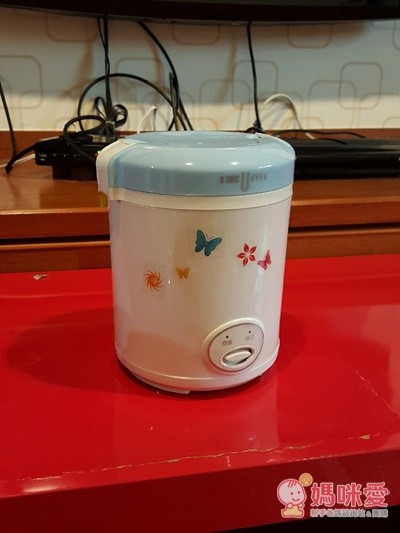 IZUMI 三人份精緻隨行電子鍋