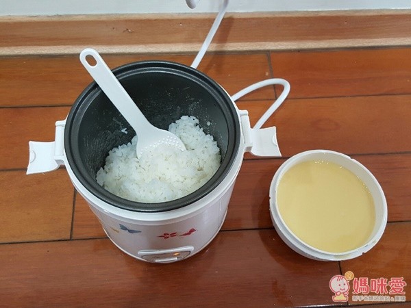 IZUMI 三人份精緻隨行電子鍋