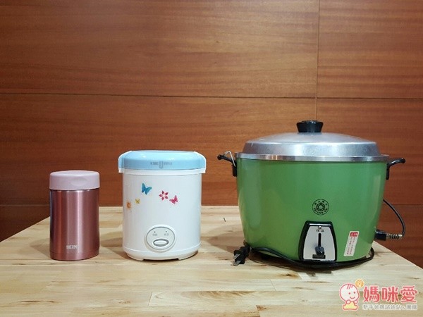 IZUMI 三人份精緻隨行電子鍋