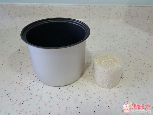 IZUMI 三人份精緻隨行電子鍋