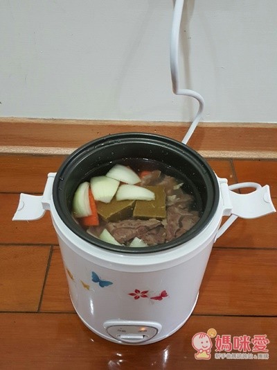 IZUMI 三人份精緻隨行電子鍋