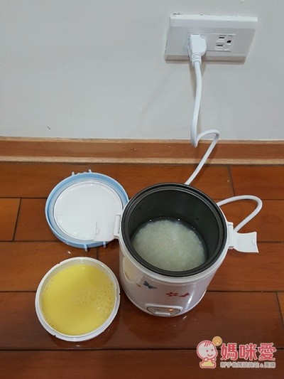 IZUMI 三人份精緻隨行電子鍋