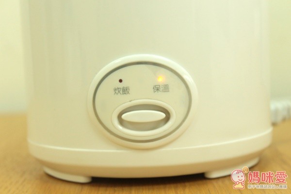 IZUMI 三人份精緻隨行電子鍋