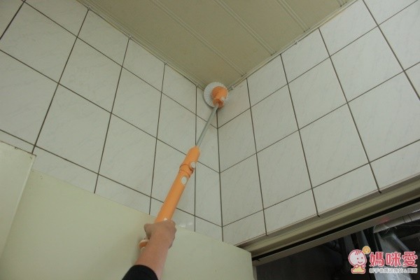 日本 PUROB 充電式長柄浴室清潔刷