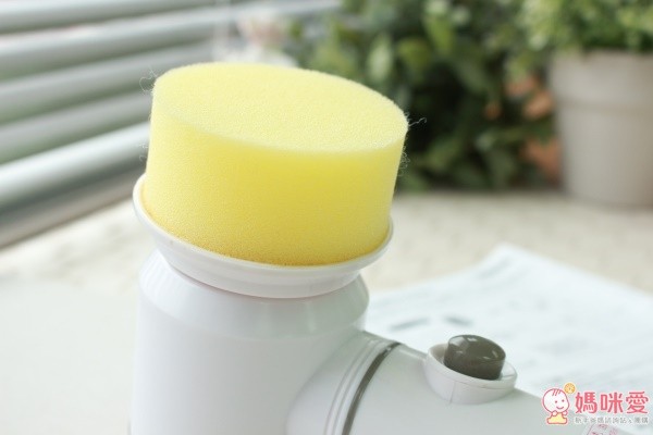 日本 pikapika 電池式短柄浴室清潔刷