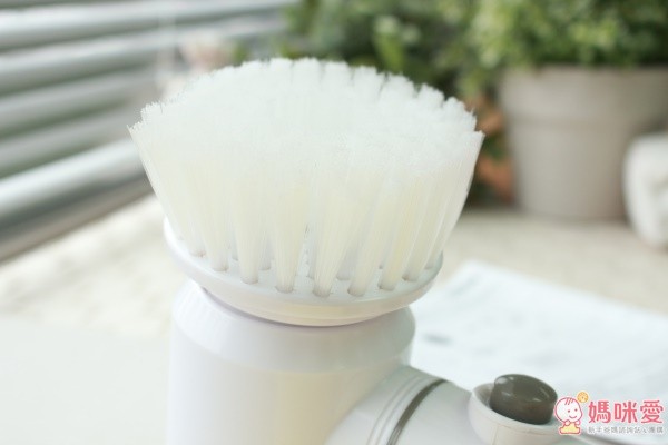 日本 pikapika 電池式短柄浴室清潔刷