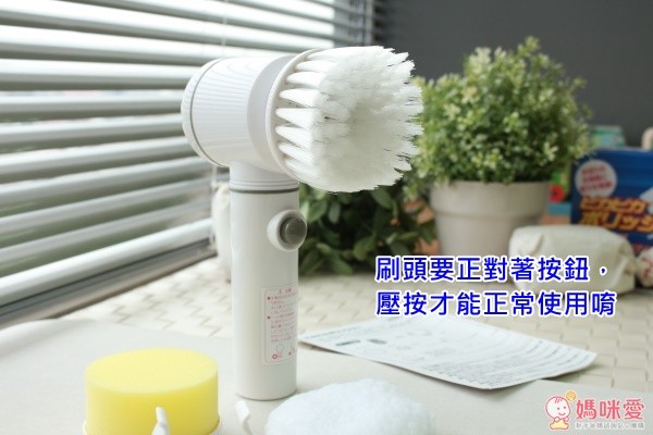 日本 pikapika 電池式短柄浴室清潔刷