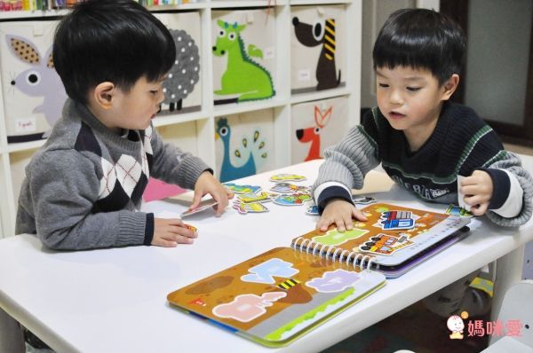 Baby趣味學習貼貼書*新版*-【4入合購】動物王國+交通工具+我會123+日常生活