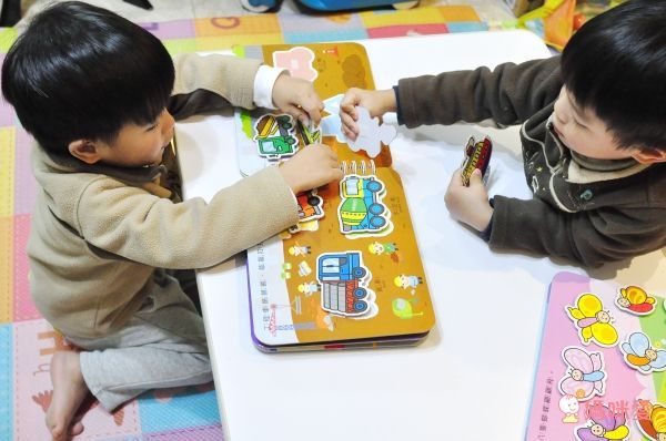 Baby趣味學習貼貼書*新版*-【4入合購】動物王國+交通工具+我會123+日常生活