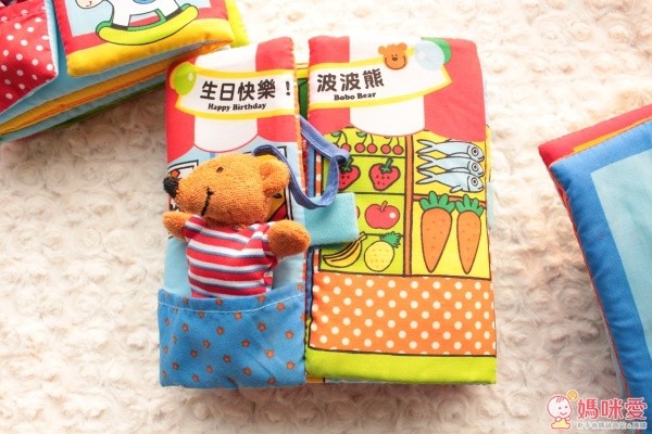 寶寶的翻翻布書:生日快樂波波熊+小熊的玩具店