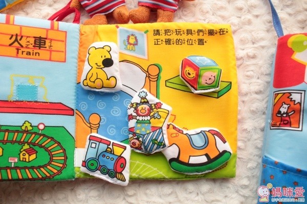 寶寶的翻翻布書:生日快樂波波熊+小熊的玩具店