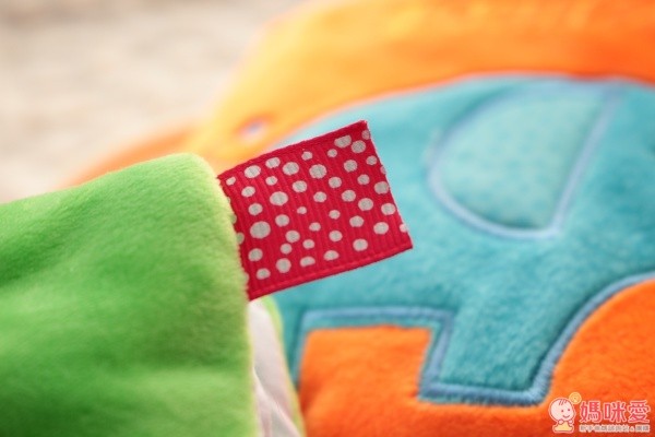 寶寶的觸覺認知布書:動物 123 +動物比大小+彩色動物園