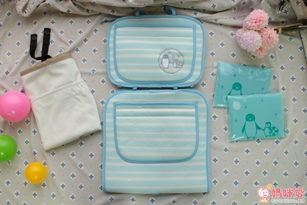 日本 Benesse：快乾吸汗涼感推車坐墊：藍白條紋、藍白點點