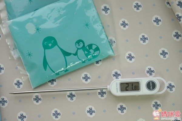 日本 Benesse：快乾吸汗涼感推車坐墊：藍白條紋、藍白點點