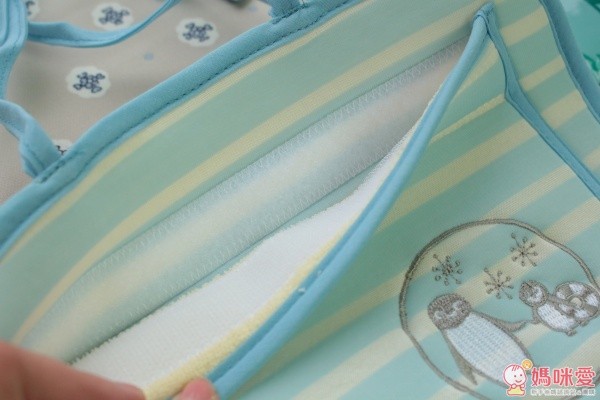 日本 Benesse：快乾吸汗涼感推車坐墊：藍白條紋、藍白點點