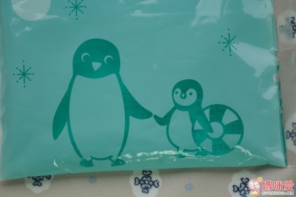 日本 Benesse：快乾吸汗涼感推車坐墊：藍白條紋、藍白點點