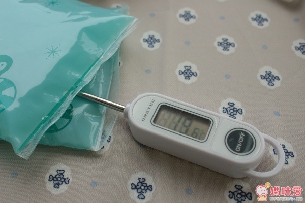 日本 Benesse：快乾吸汗涼感推車坐墊：藍白條紋、藍白點點