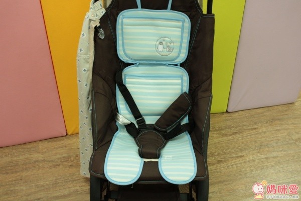 日本 Benesse：快乾吸汗涼感推車坐墊：藍白條紋、藍白點點