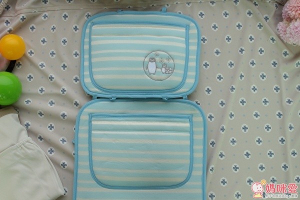 日本 Benesse：快乾吸汗涼感推車坐墊：藍白條紋、藍白點點