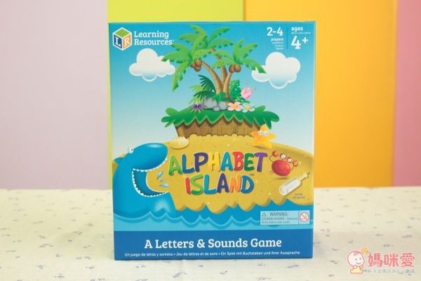 這款字母小島遊戲，可以在蒐集金幣的過程中，教孩子認識不同英文字母的大小寫，還有可能遇到會把金幣吃掉的鯊魚呢！