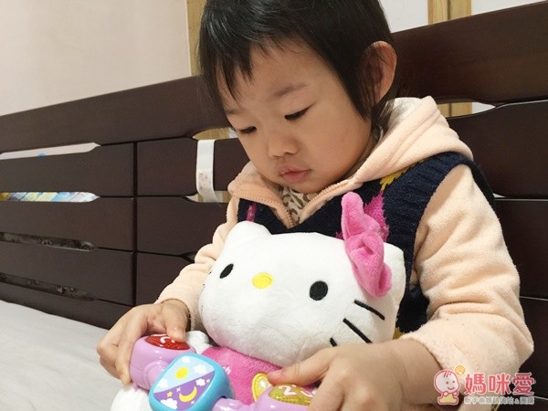 凱蒂貓音樂串珠娃娃