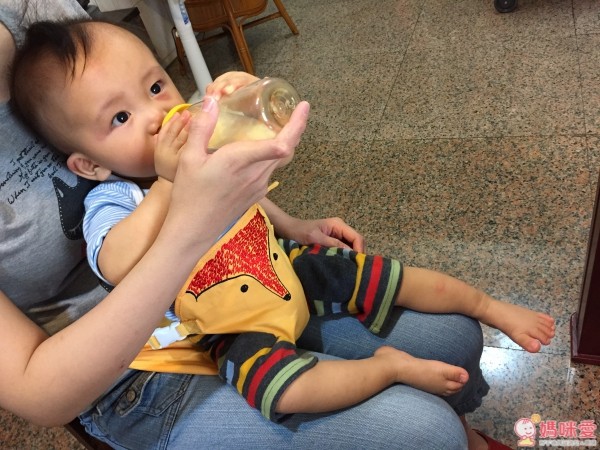 韓國 yunimamang 造型攜帶式餐椅