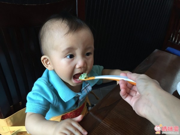 韓國 yunimamang 造型攜帶式餐椅