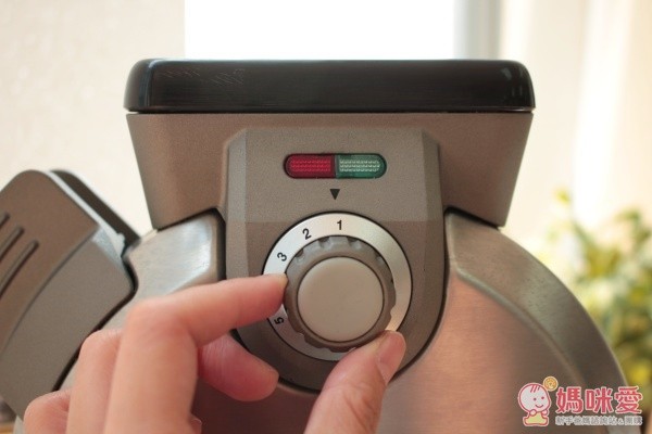 【美膳雅 Cuisinart】直立式防溢流鬆餅機