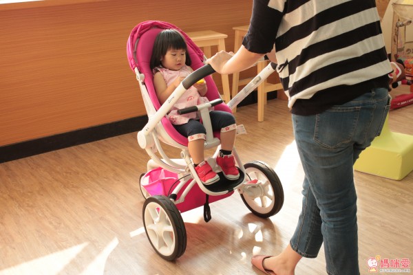 好萊塢媽咪愛用品牌♕ Quinny moodd 推車