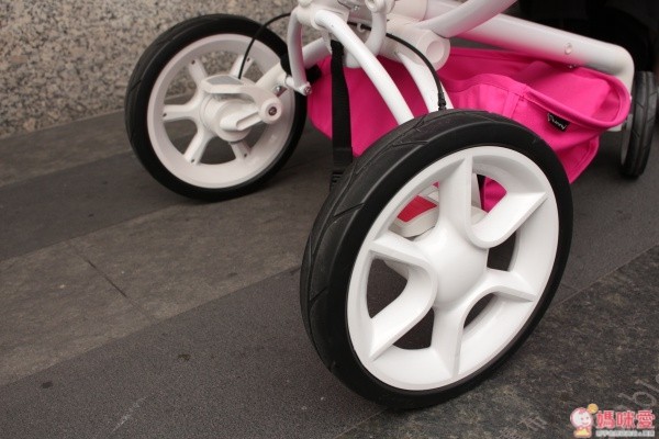 好萊塢媽咪愛用品牌♕ Quinny moodd 推車