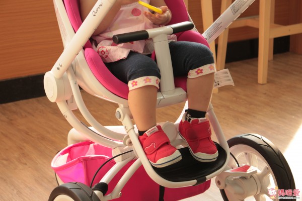 好萊塢媽咪愛用品牌♕ Quinny moodd 推車