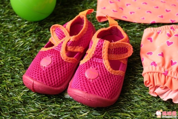 德國LASSIG泳衣, 泳褲, 尿布褲, 沙灘鞋, 遮陽帽, 斗篷