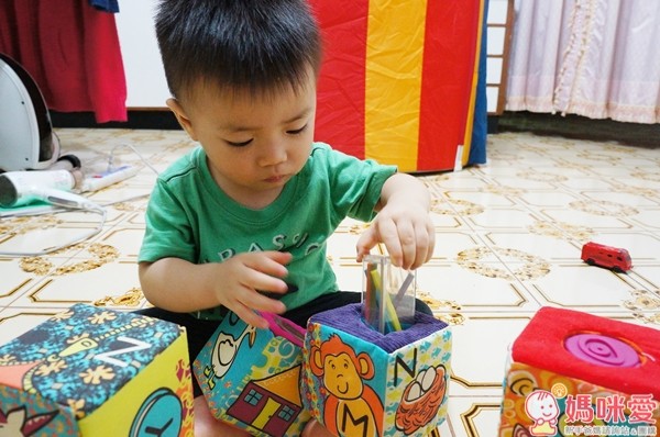 B.toys ABC 方塊派對