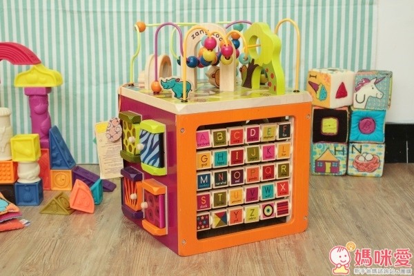 B.Toys 小丑動物園