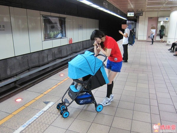 ZOE F12 秒收推車