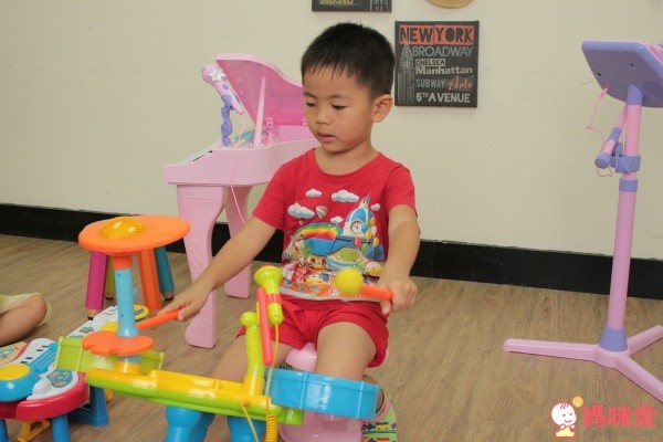 早教啟蒙學習爵士鼓