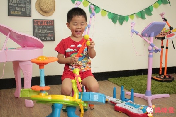 早教啟蒙學習爵士鼓