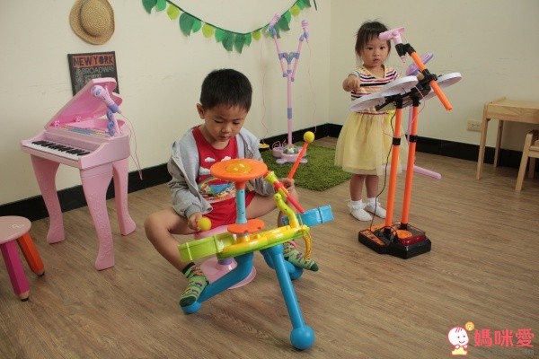 早教啟蒙學習爵士鼓