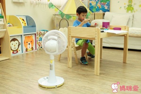  MATRIC 松木家電 9 吋DC雙向螺旋氣流循環桌立扇