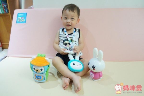 小牛津帽T兔隨身故事機超值組