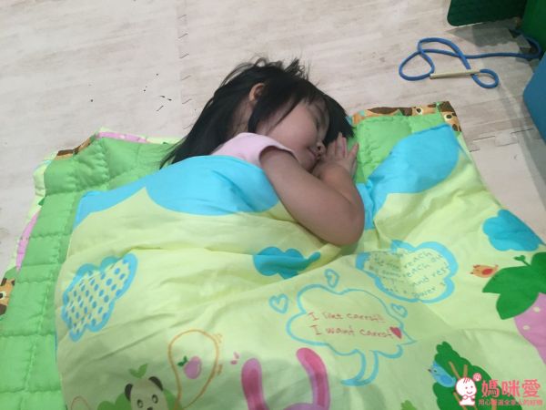 《The Zari 捲筒睡袋》