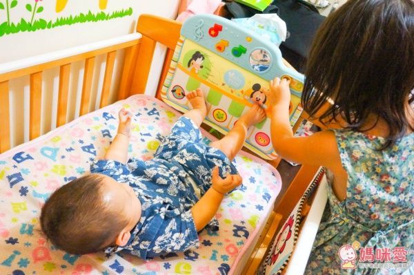 床邊踢踢腳小鋼琴