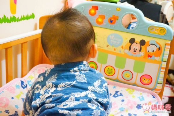 床邊踢踢腳小鋼琴