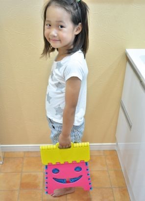 日本 U-COMPANY funny face 手提折疊式小凳子